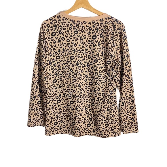 Women's Long-Sleeve Leopard Print Lightweight Top - Picture 2 of 4